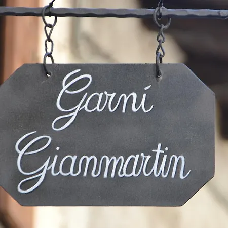 Garni Gianmartin リモーネ・スル・ガルダ